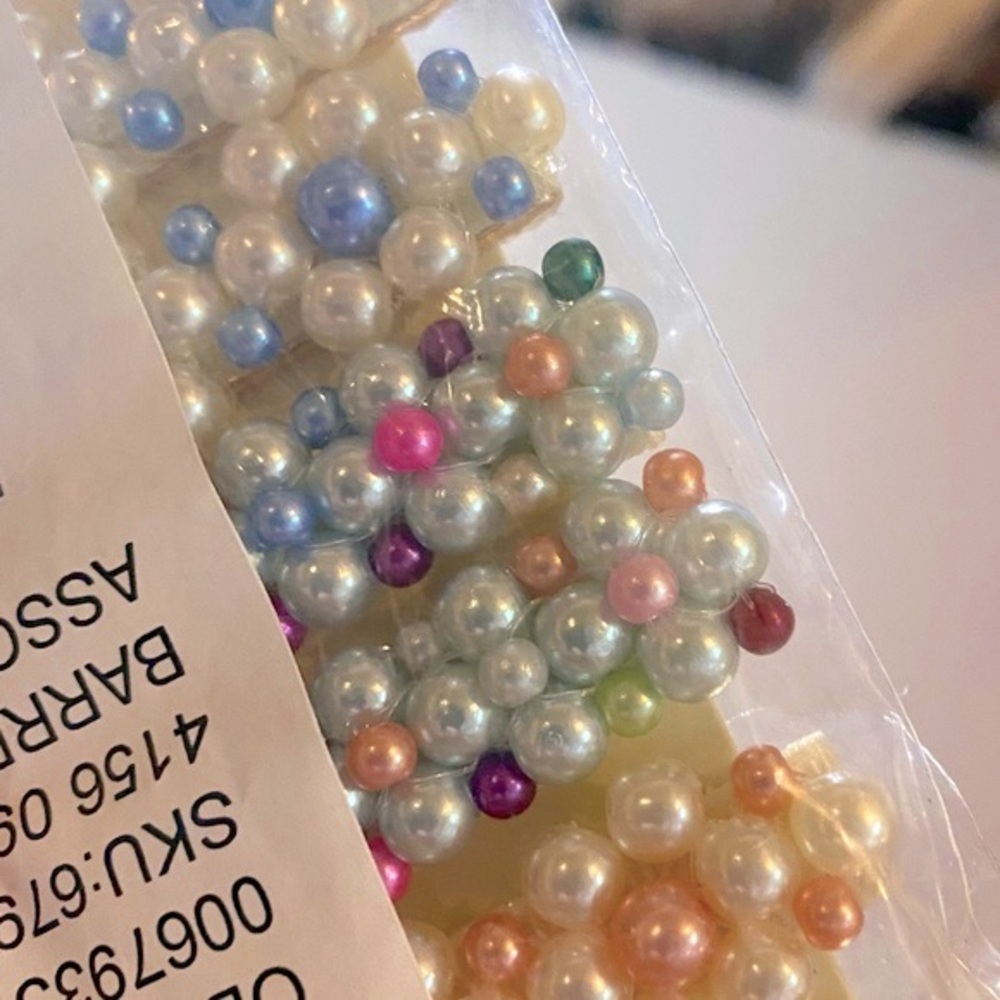 NWT Anthropologie Geometric Flower Pearl Barrettes Set of 6 - brand new clips - Picture 4 of 5